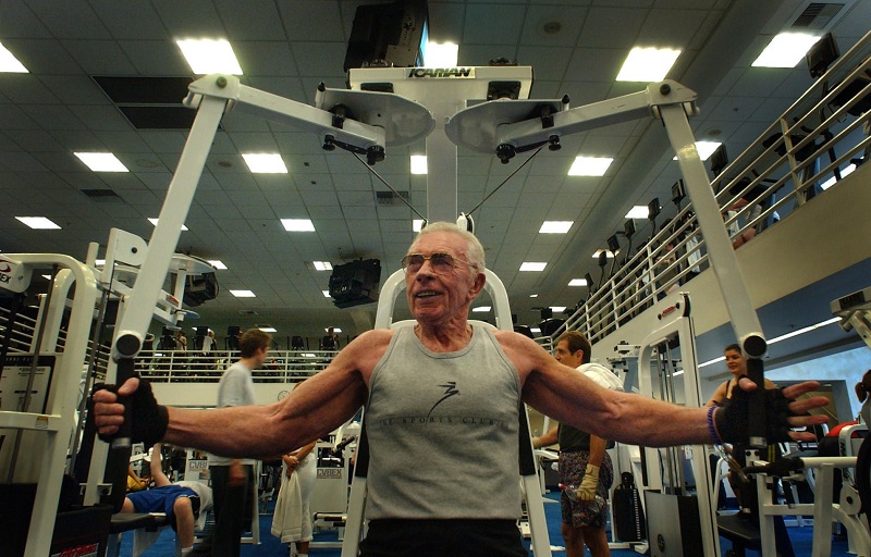 muscle-mass-declines-with-age